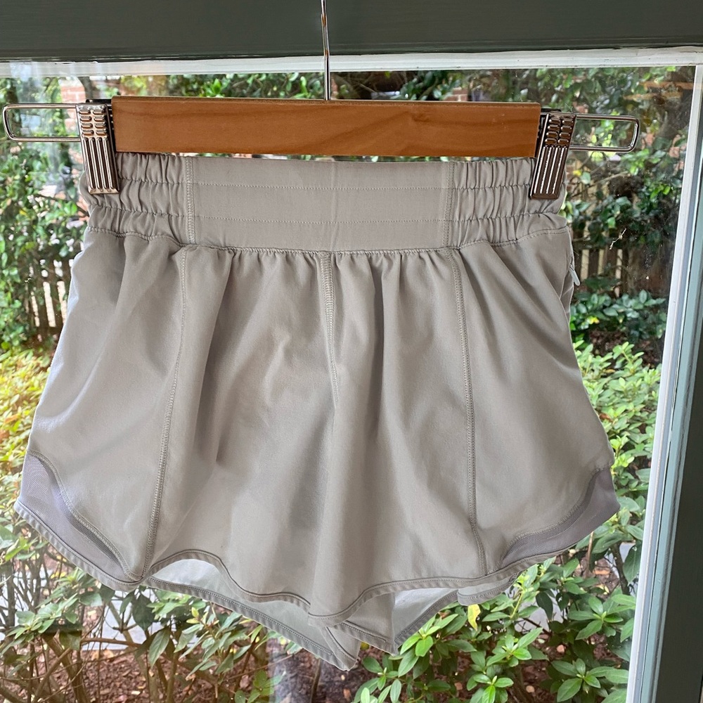 Light blue Lululemon hotty hots 4” size 2